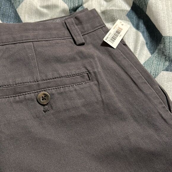 Amazon Essentials Men's Classic-Fit 9" Short (590) - Picture 4 of 4